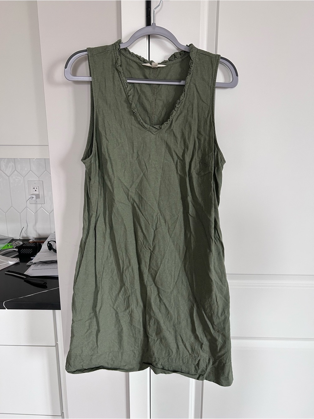 Briggs New York Olive Green Sleeveless Ruffle V-Neck Linen Blend Dress Pockets